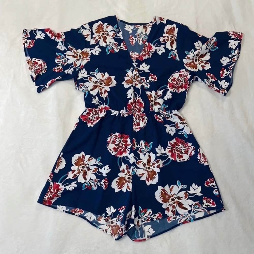 Navy Blue Floral Romper
Size Medium
BNWT
